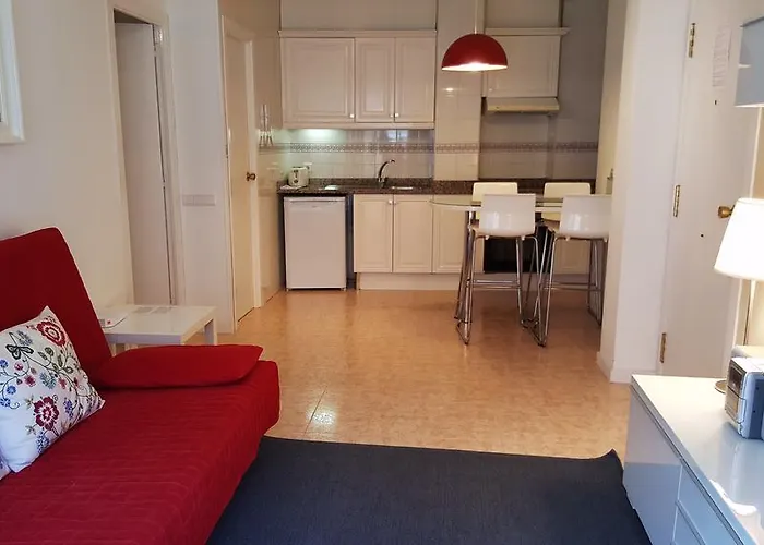 Estrella Primero De Mayo 锡切斯